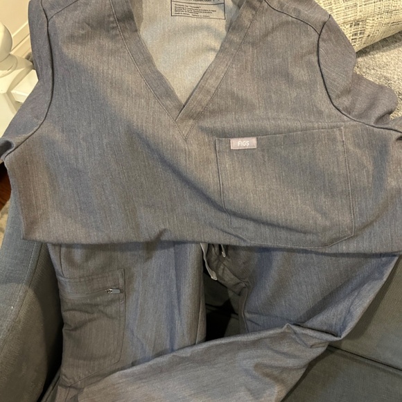 Womens Figs Scrub Set - Picture 3 of 4